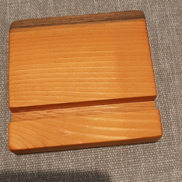 2 handmade wooden phone stands - Picture 3 of 3